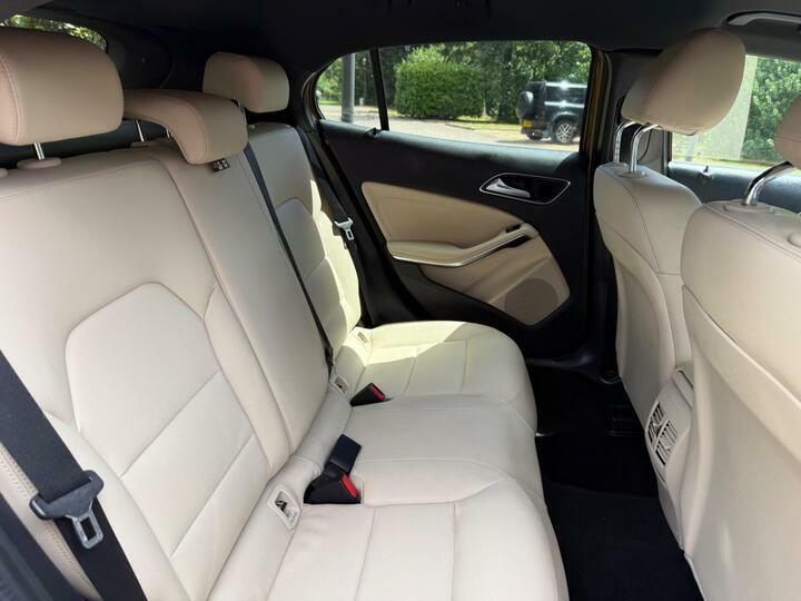 Mercedes-Benz GLA Class 2.1L Gla 220 D 4Matic Amg Line Premium 174 Bhp Grey #35