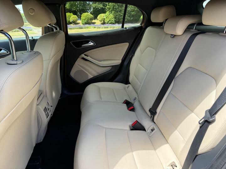 Mercedes-Benz GLA Class 2.1 Gla200d Sport Euro 6 Ss Beige #5
