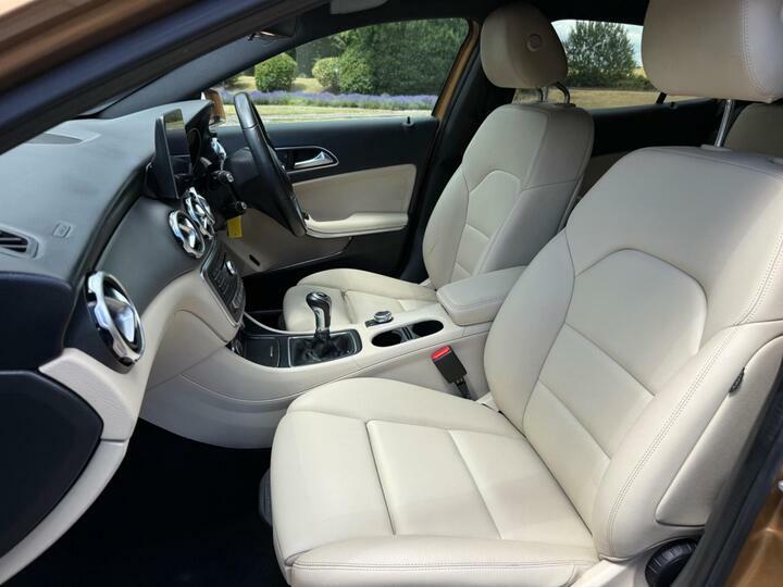 Mercedes-Benz GLA Class 2.1L Gla 220 D 4Matic Amg Line Premium 174 Bhp Grey #28