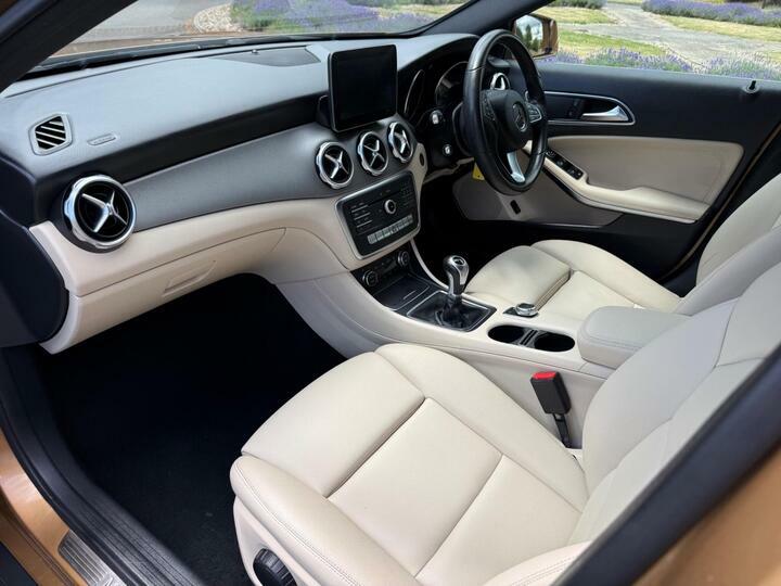 Mercedes-Benz GLA Class 2.1 Gla200d Sport Euro 6 Ss Beige #4