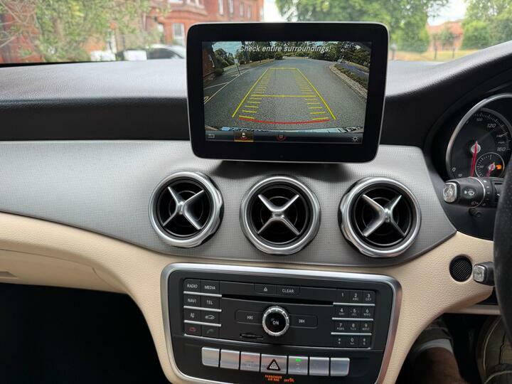 Mercedes-Benz GLA Class 2.1 Gla200d Sport Euro 6 Ss Beige #2