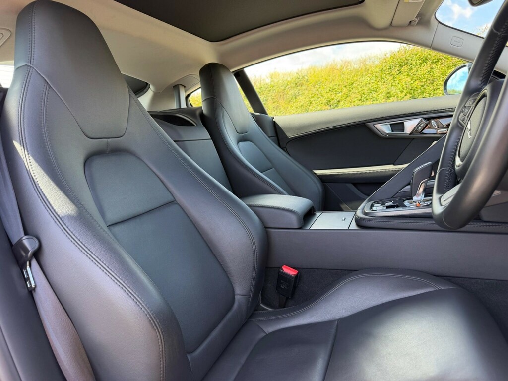 Jaguar F-Type 3.0 Supercharged V6 White #40