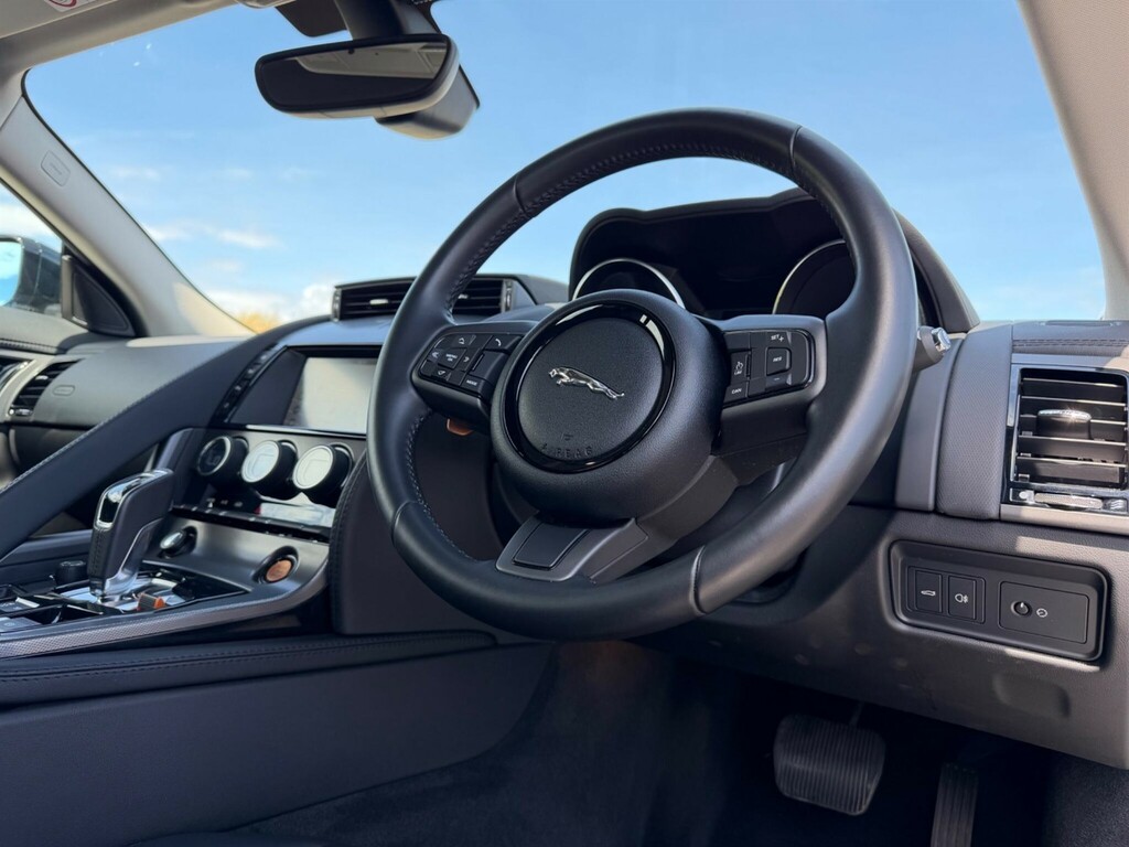 Jaguar F-Type 3.0 Supercharged V6 White #42