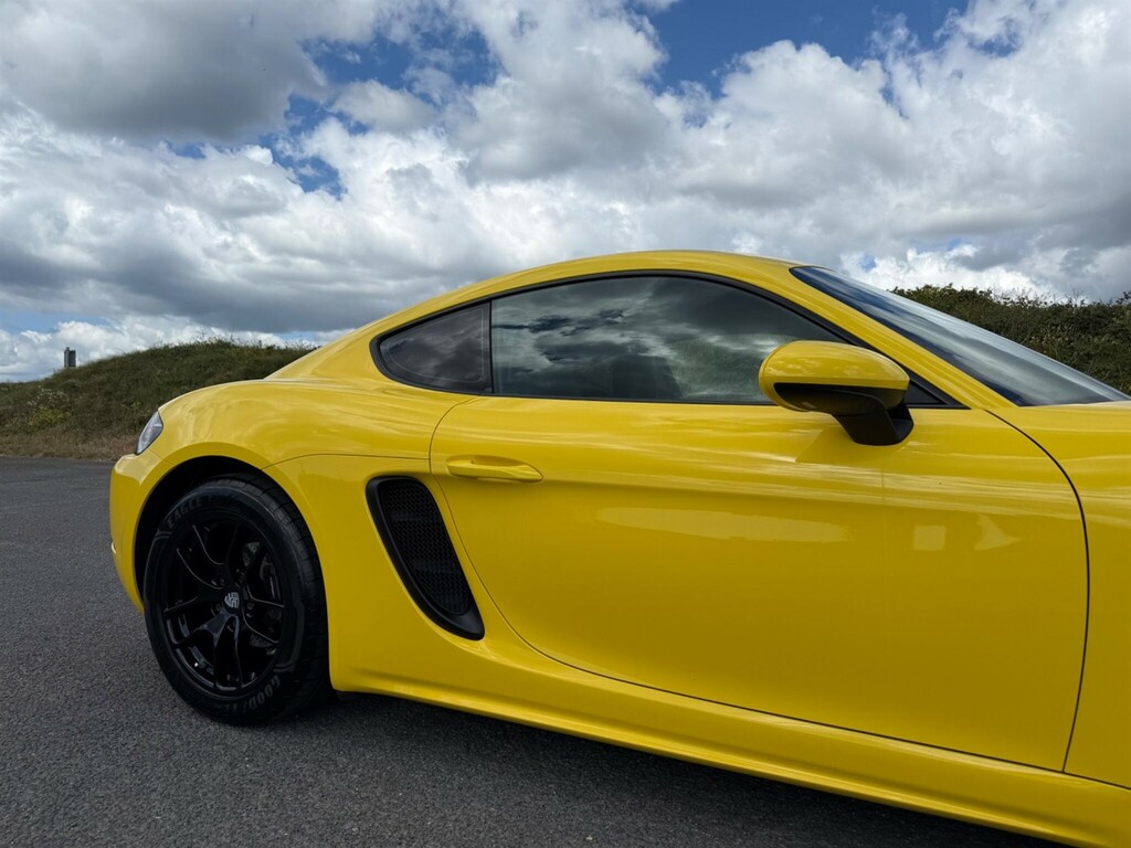 Porsche 718 Cayman 718 Cayman Gts S-a Red #24