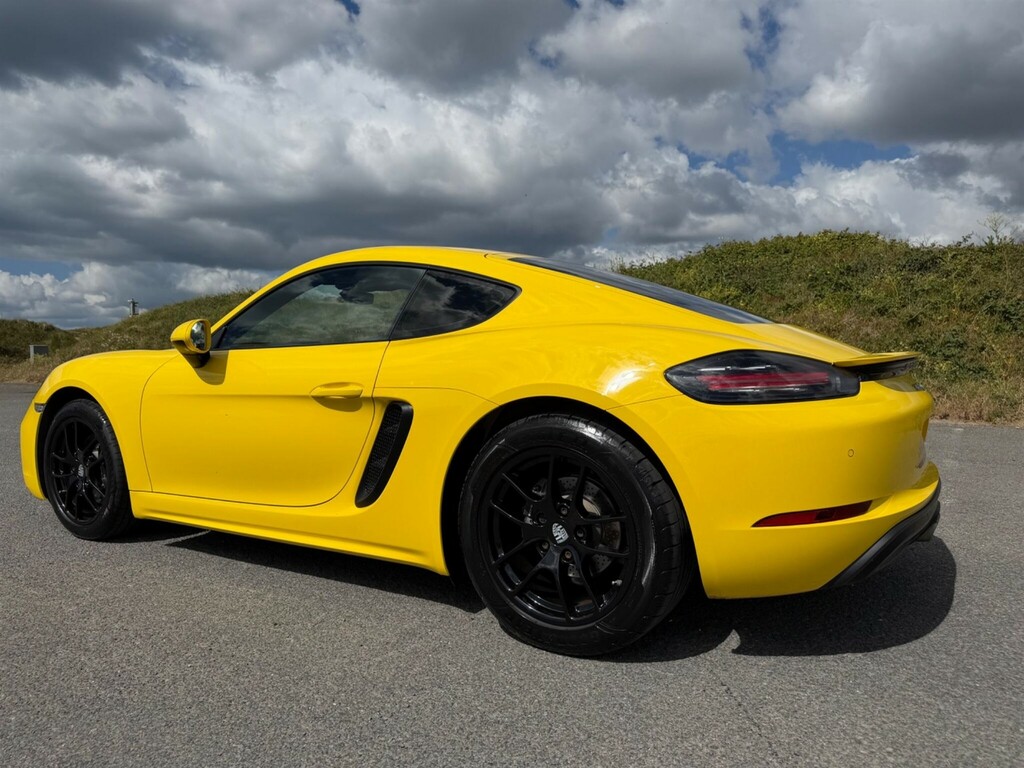 Porsche 718 Cayman 718 Cayman Gts S-a Red #17