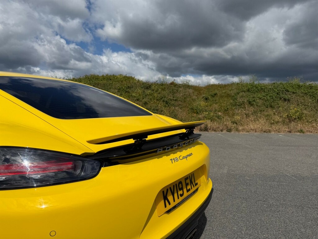 Porsche 718 Cayman 718 Cayman Gts S-a Red #29
