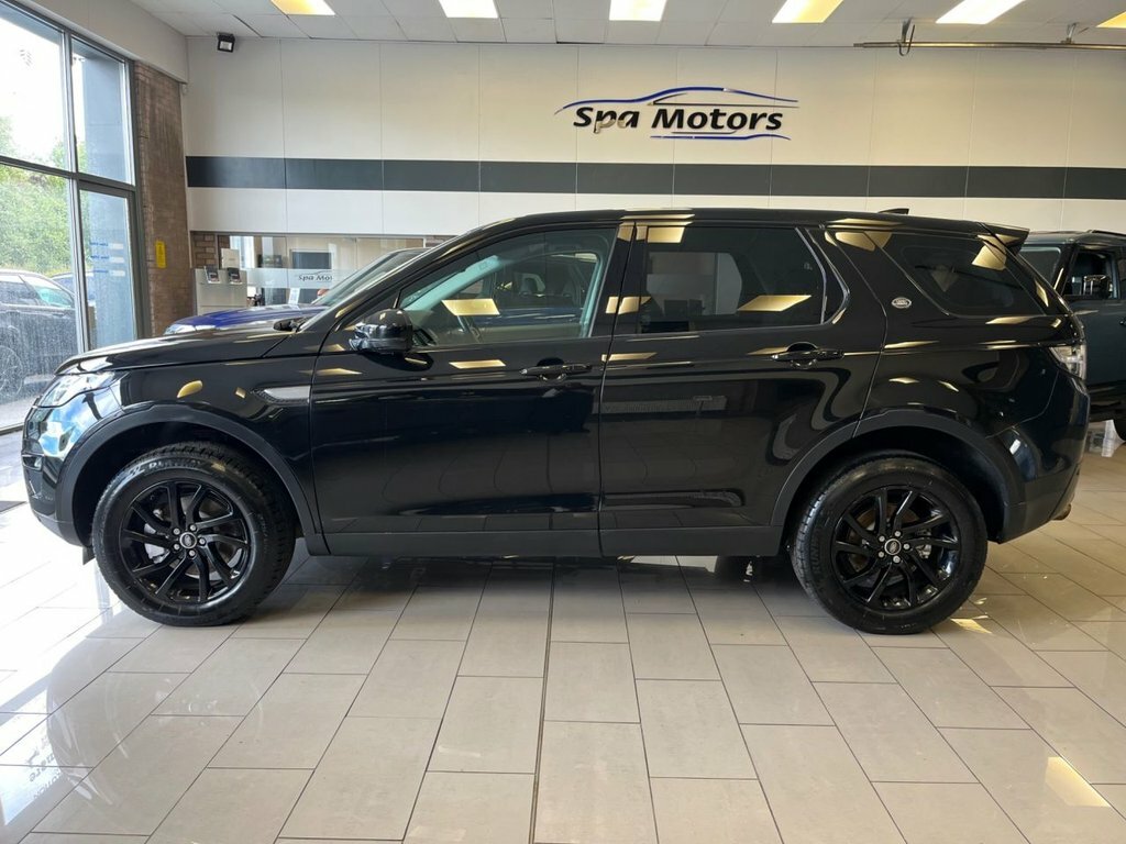 Land Rover Discovery Sport 2L Se Tech Black #4