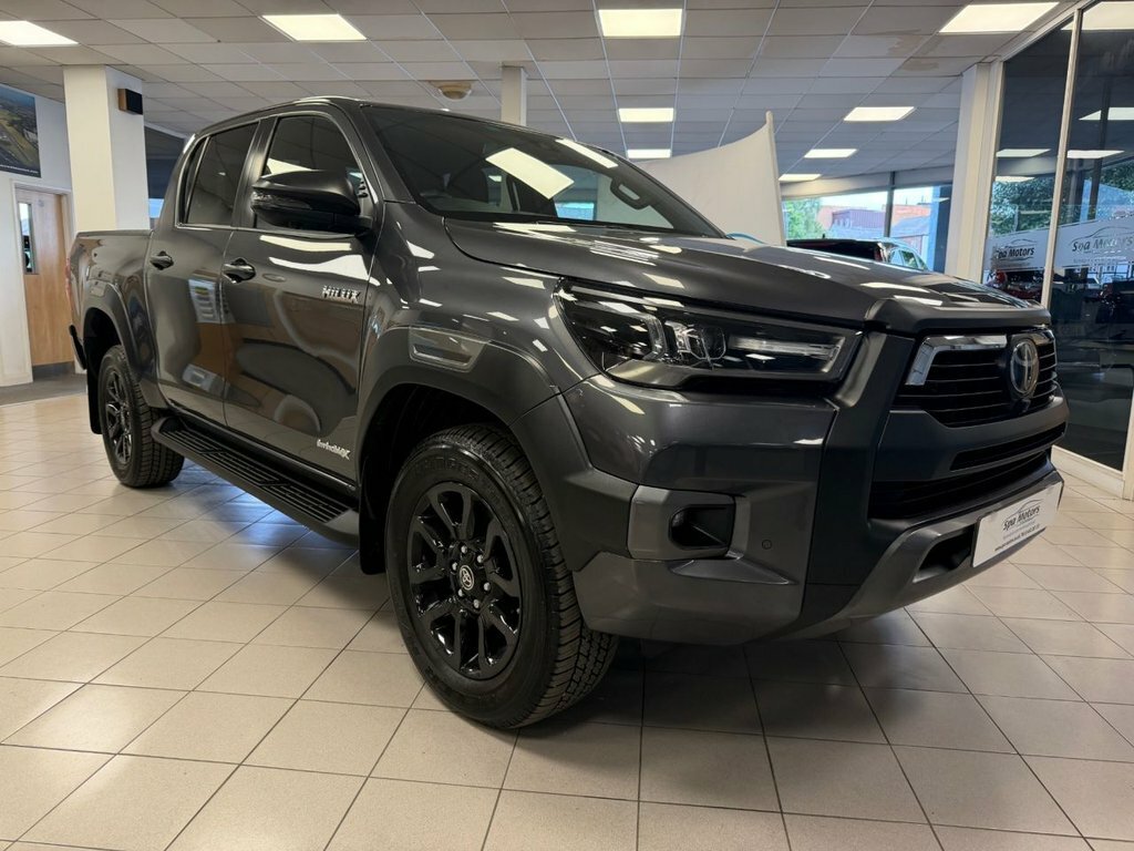 Toyota HILUX 2.8L Invincible X Grey