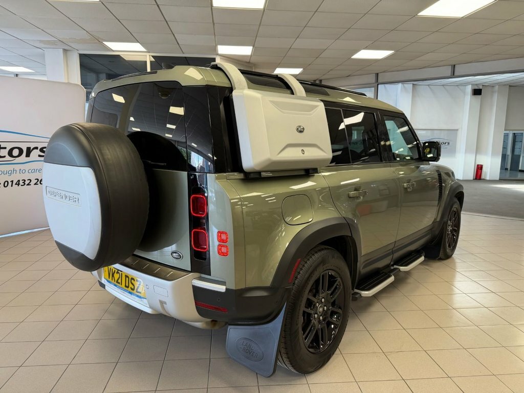Land Rover Defender 3L Se Green #5