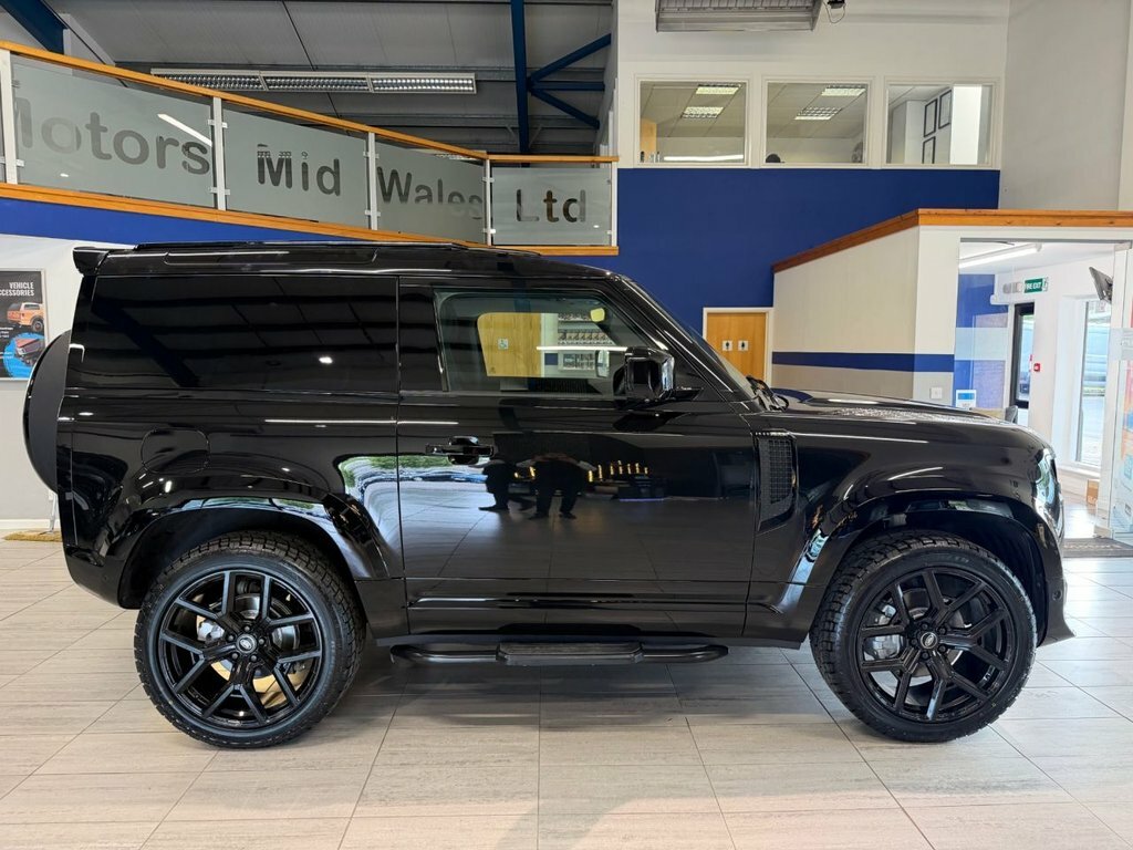 Land Rover Defender 3L Null Black #6