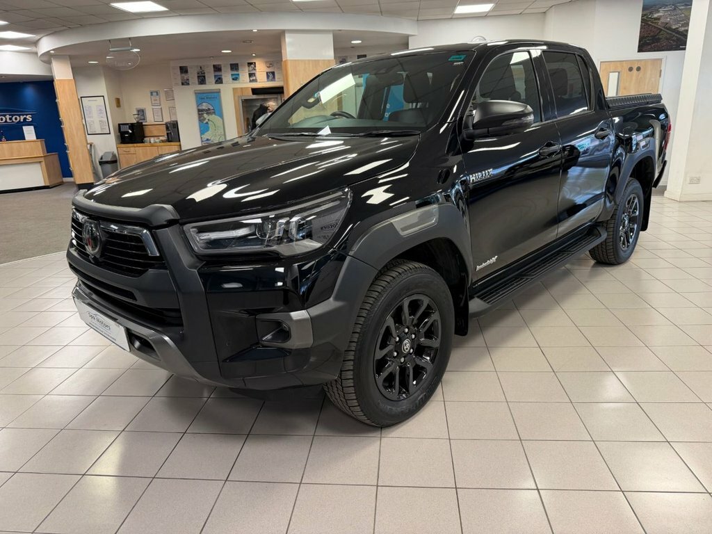 Toyota HILUX 2.8L Invincible X Black #3