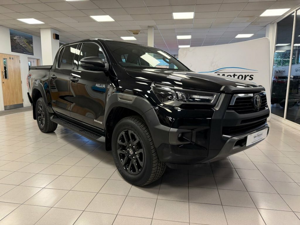 Toyota HILUX 2.8L Invincible X Black