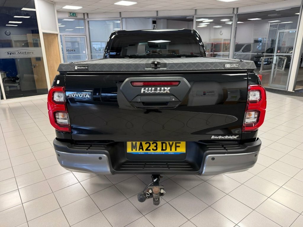 Toyota HILUX 2.8L Invincible X Black #5