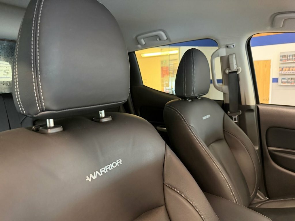 Mitsubishi L200 Pickup Orange #12
