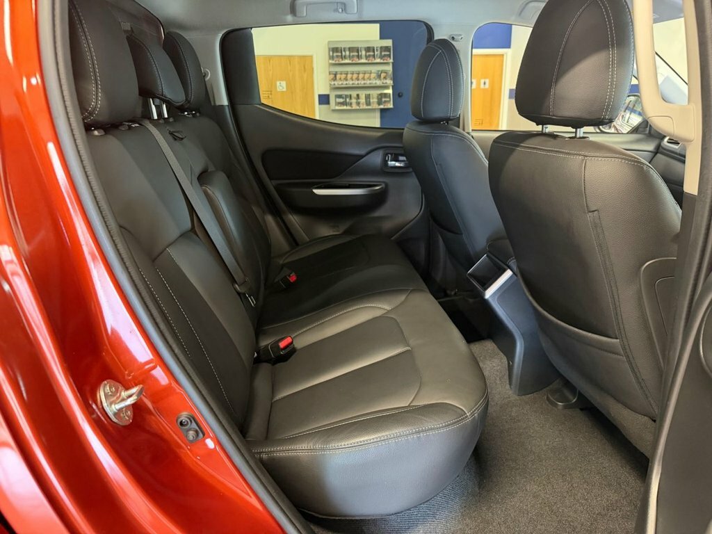 Mitsubishi L200 Pickup Orange #18