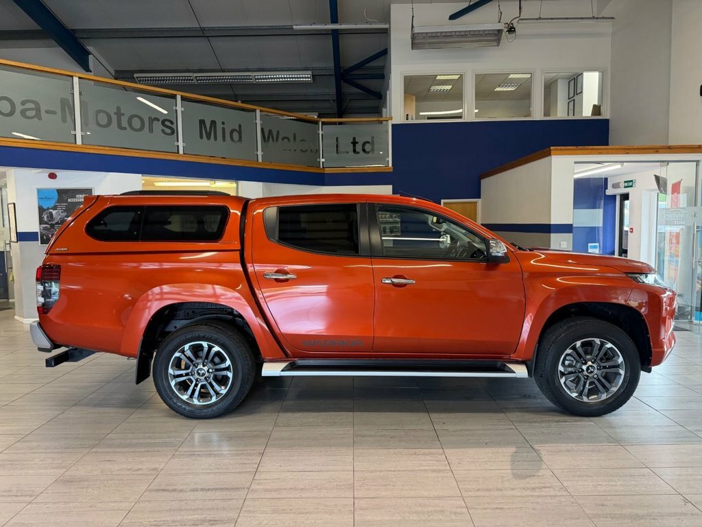 Mitsubishi L200 Pickup Orange #8