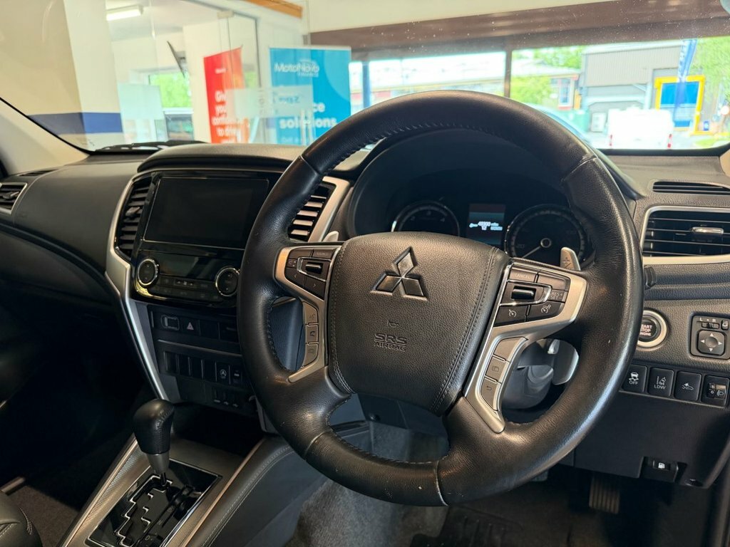 Mitsubishi L200 Pickup Orange #11