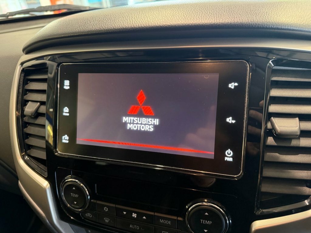 Mitsubishi L200 Pickup Orange #15