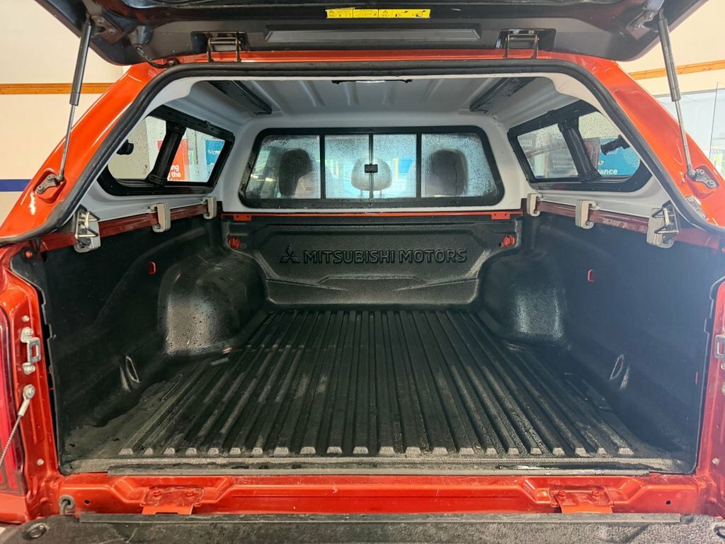 Mitsubishi L200 Pickup Orange #19