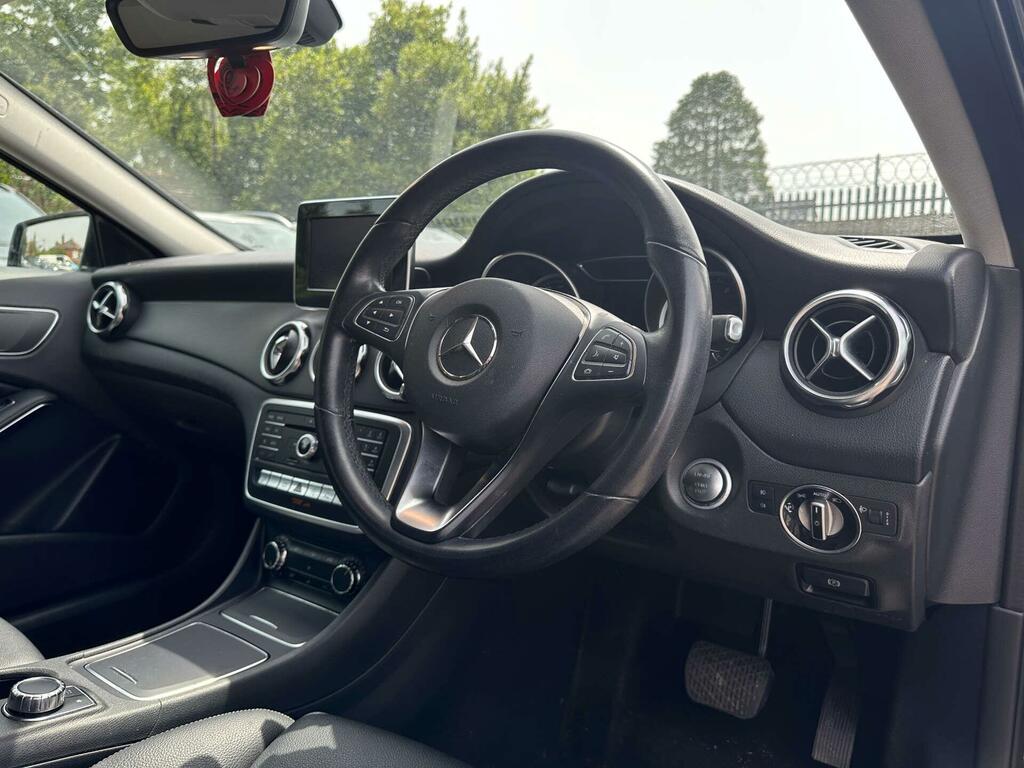 Mercedes-Benz GLA Class 1.6 Gla200 Se Executive 7G-dct Euro 6 Ss WD19OBU Black #4
