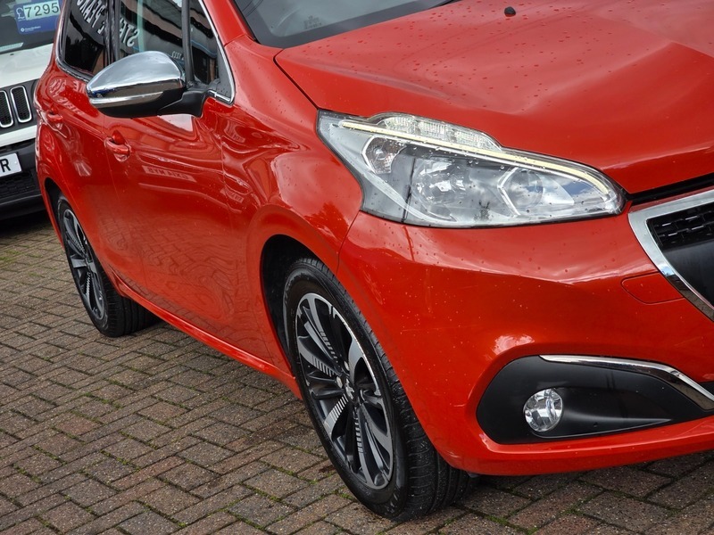 Peugeot 208 Active Black #25