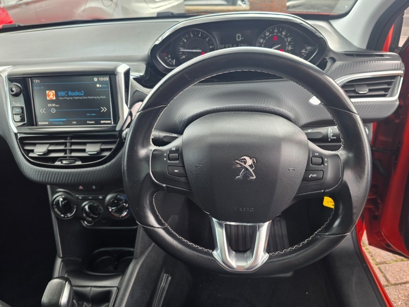 Peugeot 208 Active Black #11