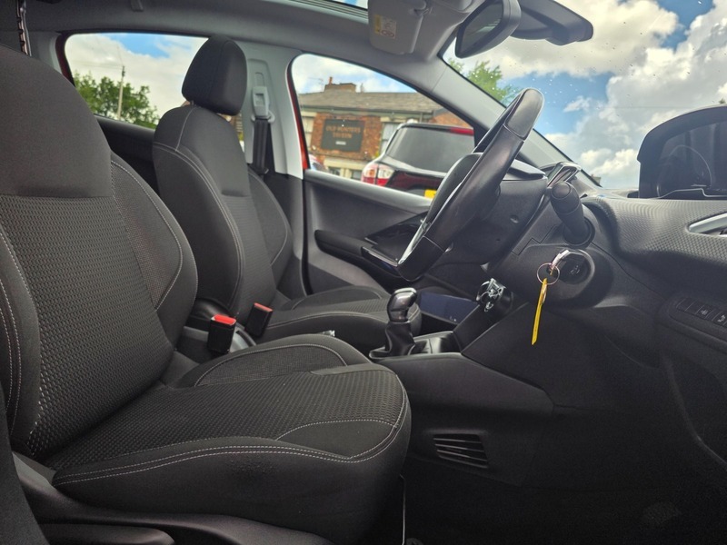 Peugeot 208 Allure Premium Orange