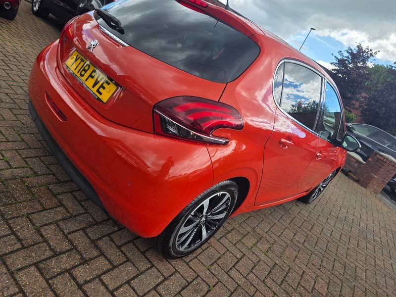 Peugeot 208 Active Black #24