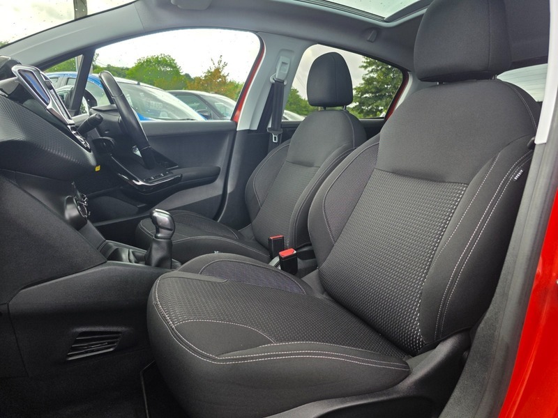 Peugeot 208 Active Black #14