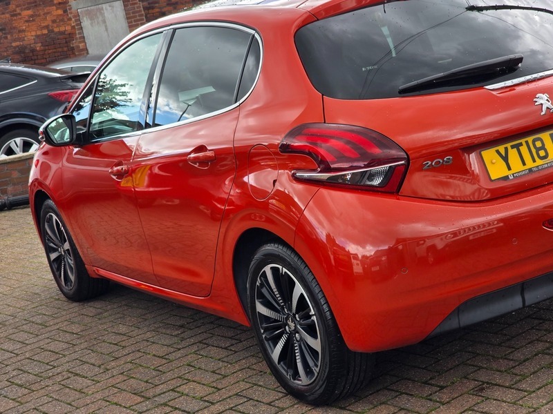 Peugeot 208 Active Black #31