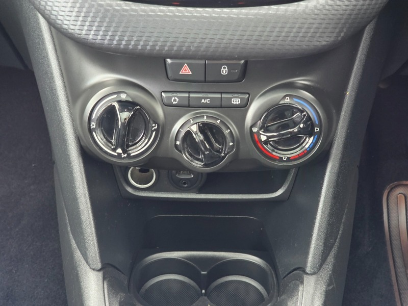 Peugeot 208 Active Black #19
