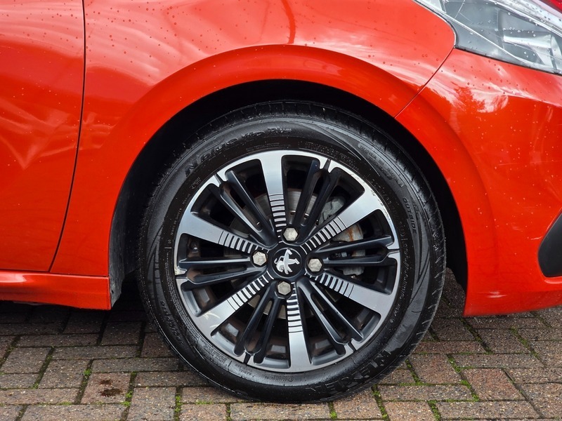 Peugeot 208 Active Black #9