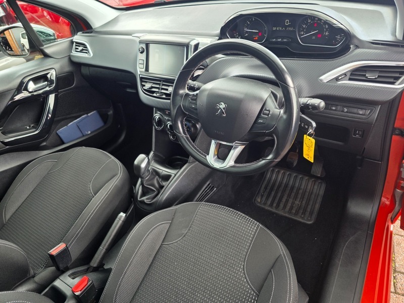 Peugeot 208 Active Black #10