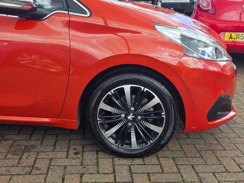 Peugeot 208 Allure Premium Orange #5