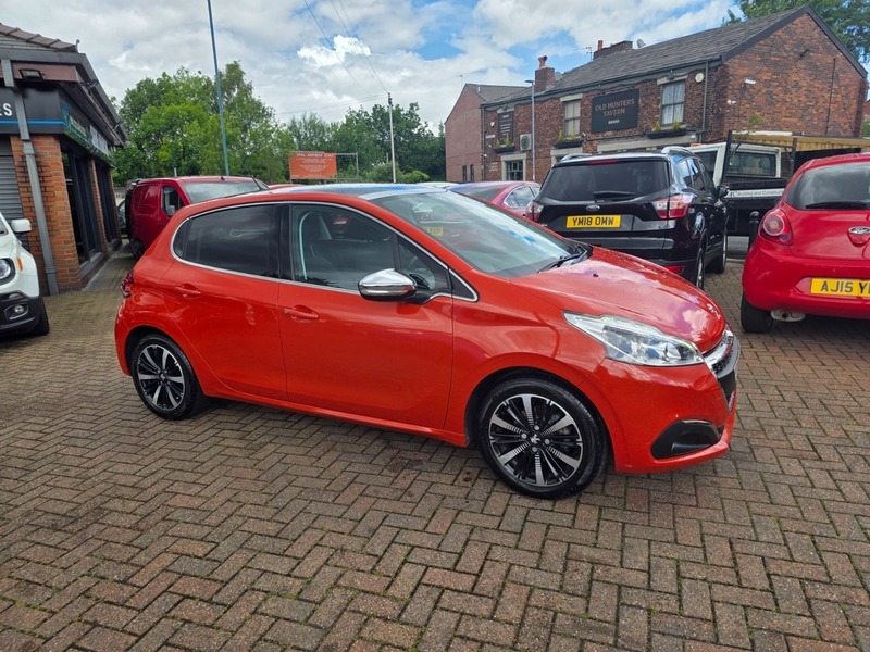 Peugeot 208 Allure Premium Orange #4