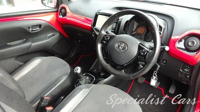 Toyota Aygo Vvt-i X-pression X-wave Red #4