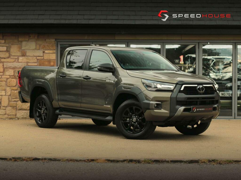 Toyota HILUX Invincible X Brown #4