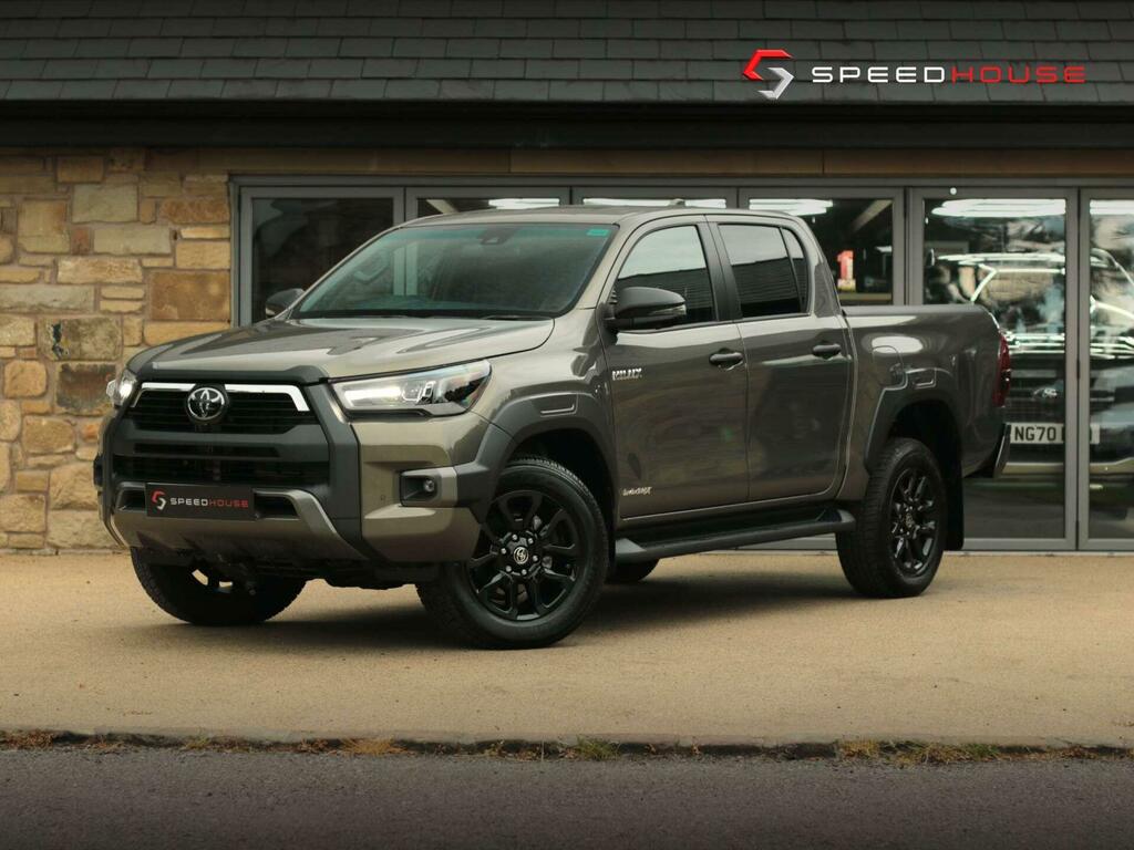 Toyota HILUX Invincible X Brown
