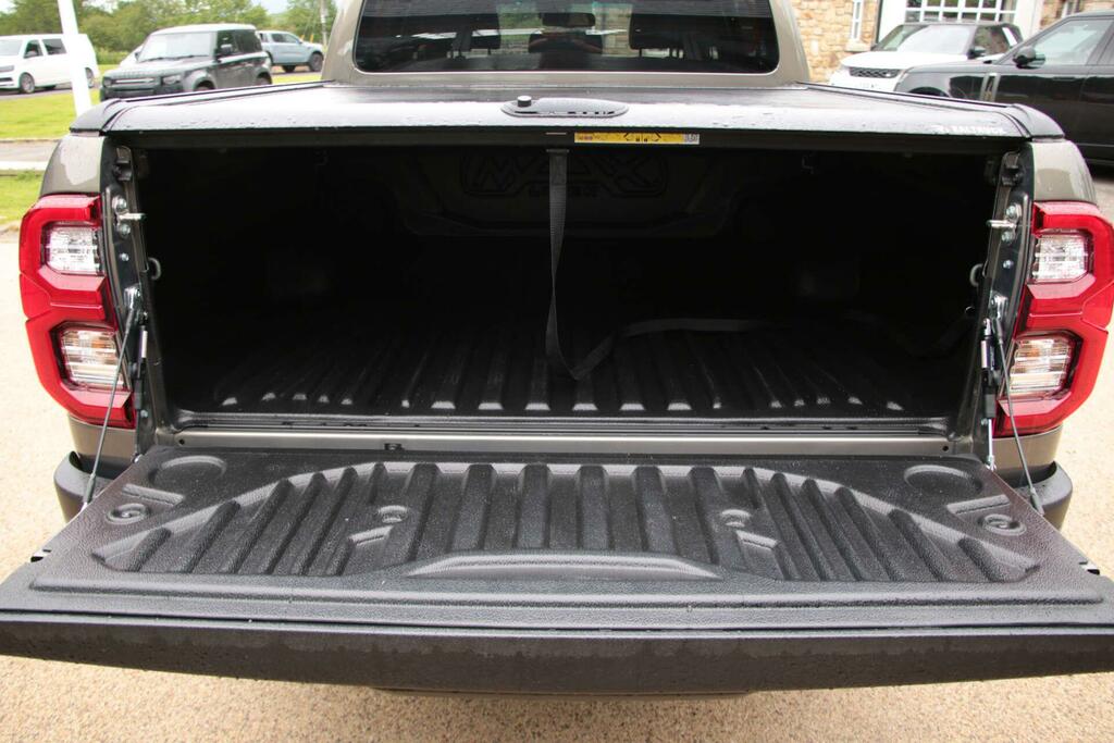 Toyota HILUX Invincible X Brown #3