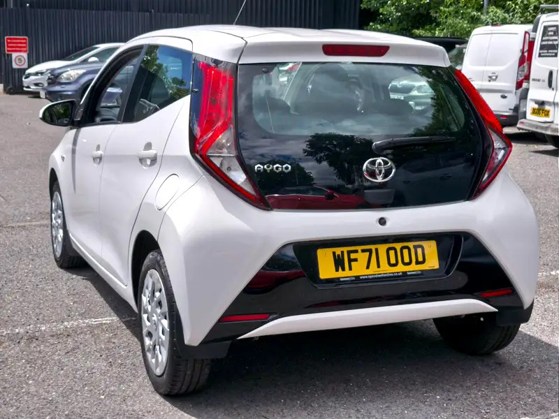 Toyota Aygo 1.0 Vvt-i X-play Euro 6 Ss White