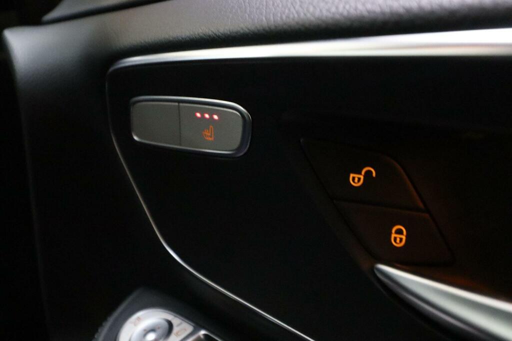 Mercedes-Benz V Class Premium Black #56