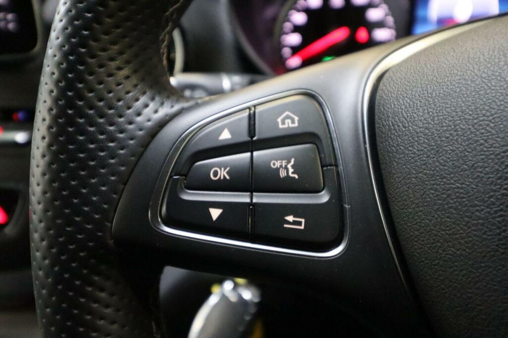 Mercedes-Benz V Class Premium Black #32