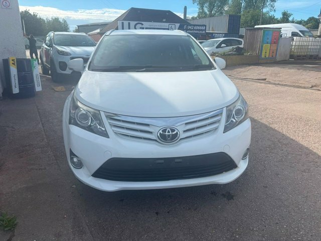 Toyota Avensis D-4d Icon Tourer White