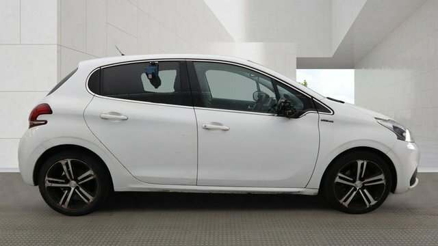 Peugeot 208 Bluehdi Gt Line Hatchback White #5