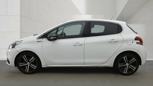 Peugeot 208 Bluehdi Gt Line Hatchback White #6
