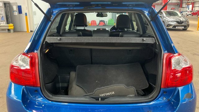 Toyota Auris Hatchback Black #9