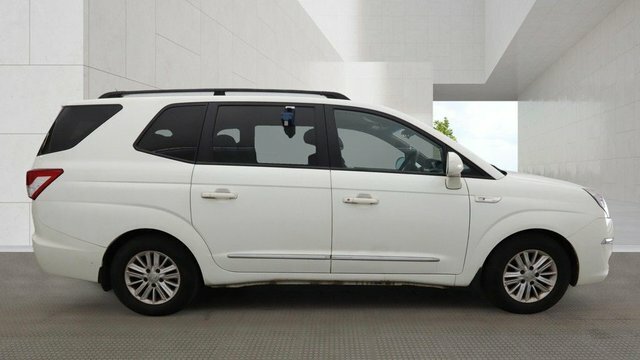 SsangYong Turismo E-xdi Es Mpv White #5