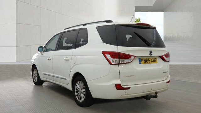 SsangYong Turismo E-xdi Es Mpv White #3
