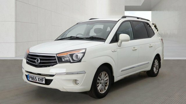SsangYong Turismo E-xdi Es Mpv White #2
