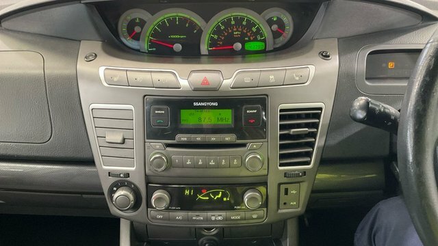 SsangYong Turismo 2L S Black #13